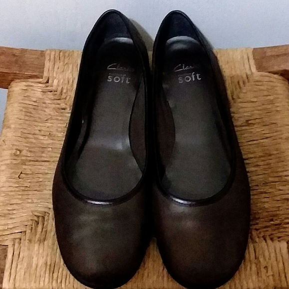 clarks book pump flat